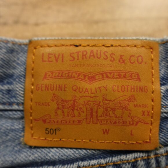 Levi’s 501 Premium Cutoff Denim Shorts Women’s W32 Medium Wash Raw Hem - Picture 4 of 13